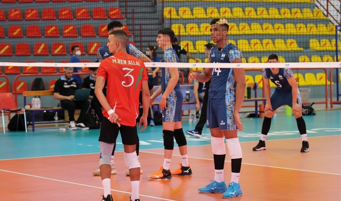 فِرار أم نجاةٌ واضطِرار؟ اختفاء لاعبِين من المُنتخب الوَطنِي للكُرة “الطّائرة” بِإيطاليا