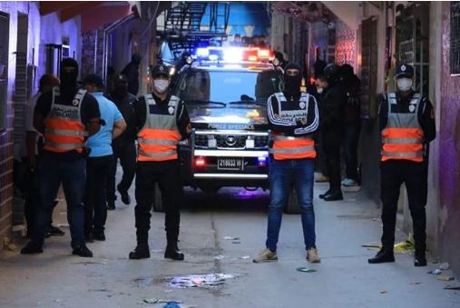 بعد إجلاء الجيران وتفجير قنابل صوتية.. تدخل أمني يسقط خلية وأميرها في طنجة