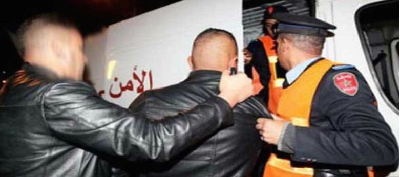 عرضا سائق “طاكسي” وزبون للسرقة تحت التهديد.. أمن الناظور يلقي القبض على المشتبه بهما