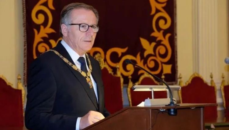 حاكِم مليلية المُحتلة يدعُو بلاده للتفاوض مع المغرب وِِِِفق مبدأ “المعاملة بالمثل”