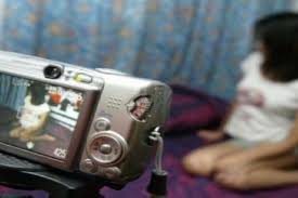 فضيحة أخلاقية.. انتحل صفة طبيب لتصوير 400 امرأة عارية