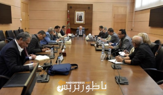وزارة التربية الوطنية توقف اقتطاعات الأجور وتؤجل مناقشة توقيفات الأساتذة