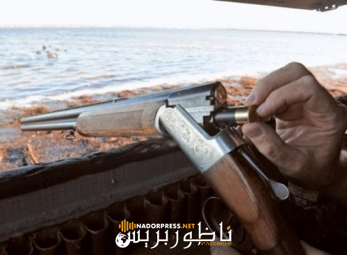 توقيف شخص.. يحمل بيده بندقية يصطاد الحمام على الكورنيش