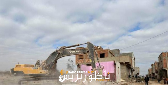 الناظور.. انطلاق عملية هدم منازل بالعروي لإنجاز مشروع تمديد مسار خط السكة الحديدية