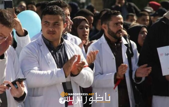 أساتذة التعاقد بالدريوش بحتجون على عدم صرف أجرة أستاذ