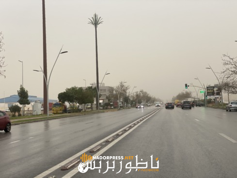 عاصفة رياح قوية وغبار تجتاح الناظور..