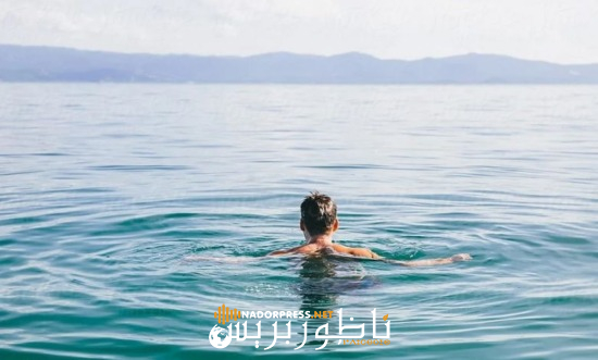 قاصر مغربي يصل شاطئ سبتة سباحة في جو عاصفي..
