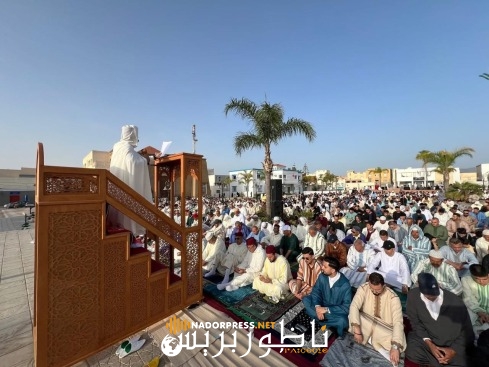 بن الطيب: أجواء روحانية في مصلى ساحة البلدية صباح اليوم وإقامة صلاة العيد