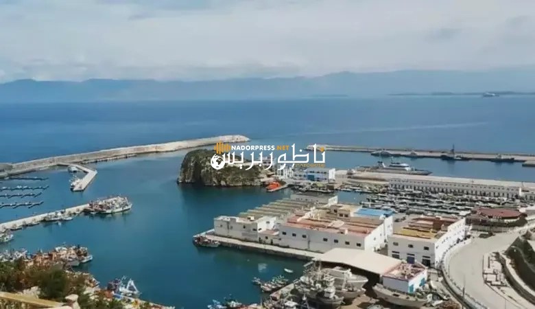 اضطرابات جوية توقف حركة الملاحة البحرية بميناء الحسيمة