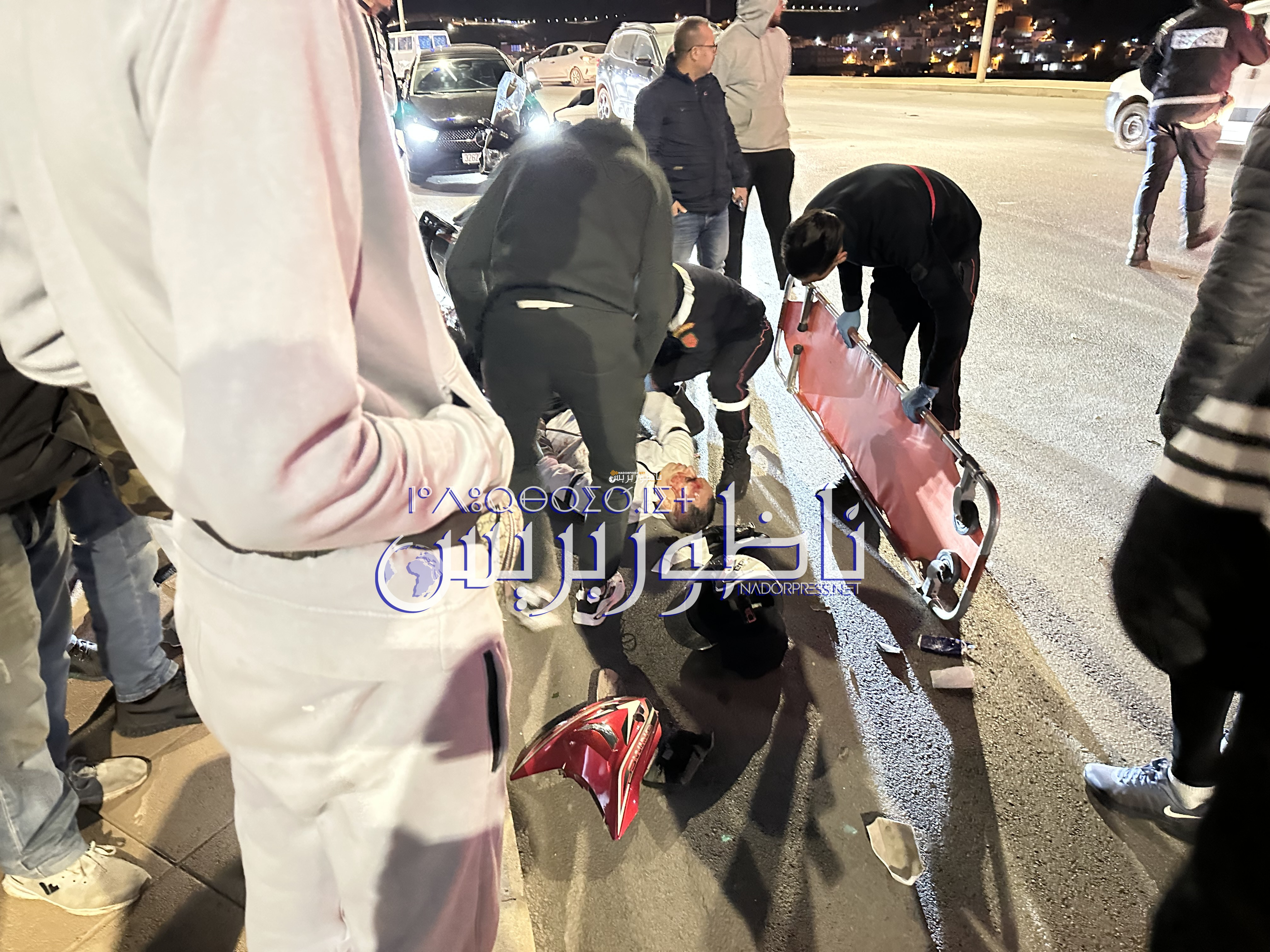 حادثة سير خطيرة بين دراجة نارية وسيارة بقنطرة الموت بالناظور… ويتكرر السيناريو