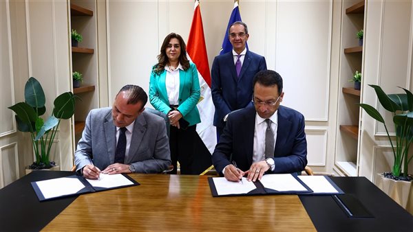 اتفاق لتوفير الأجهزة التكنولوجية لتشغيل مجمعات الخدمات الحكومية بـ “حياة كريمة “