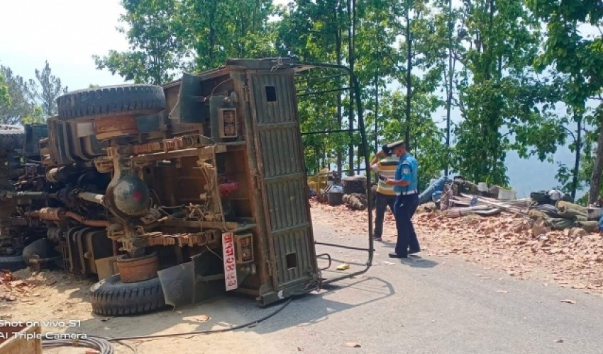 अछाममा सेनाको गाडी दुर्घटना, ५ जना घाइते