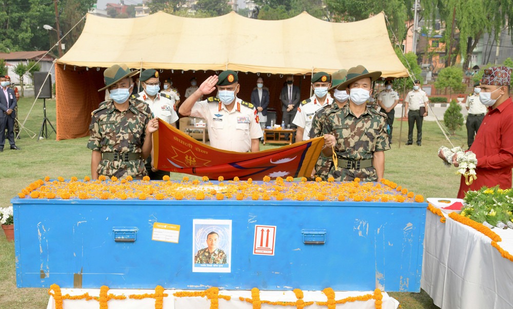 कंगोमा मारिएका शान्ति सैनिक गुरुङलाई सेनाको अन्तिम सम्मान