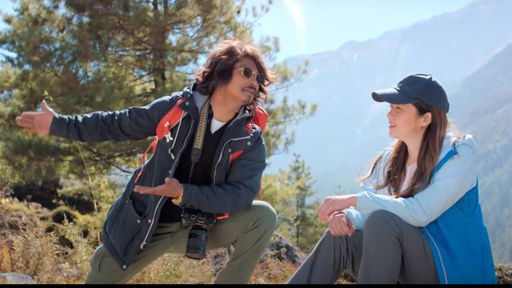 सिर्जनशीलतामाथि व्यावसायिक प्रहार