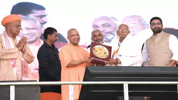 तिरंगा रैली के साथ मनाया गया ‘बलिया बलिदान दिवस’ : योगी ने दी स्वतंत्रता सेनानियों को श्रद्धांजलि