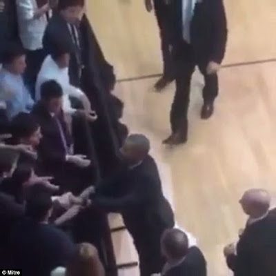 President Obama criticized for hiding his wedding ring