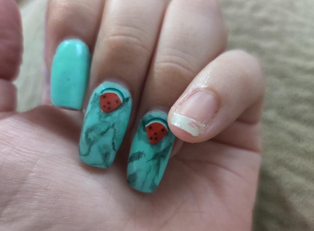 Do acrylic nails fall off too often?