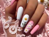 Daisy Nail Design Ideas