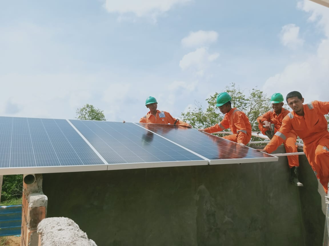 Pembangunan PLTS ( Pembangkit Listrik Tenaga Surya ) SMK Nizam Al-Mulk ( Energi terbarukan ) – Tahap 2