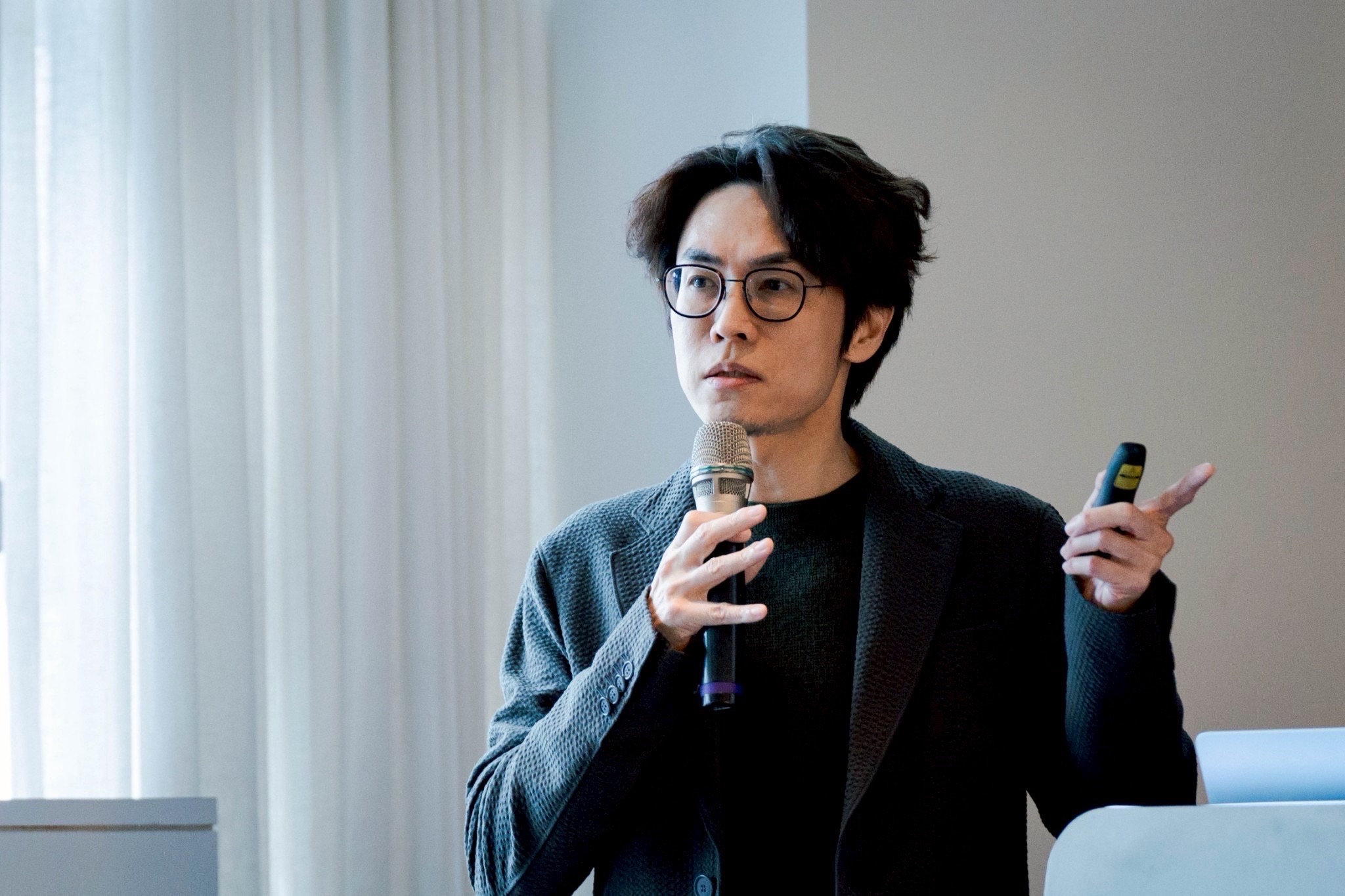顏百駿醫師於課程中講解注射規劃邏輯