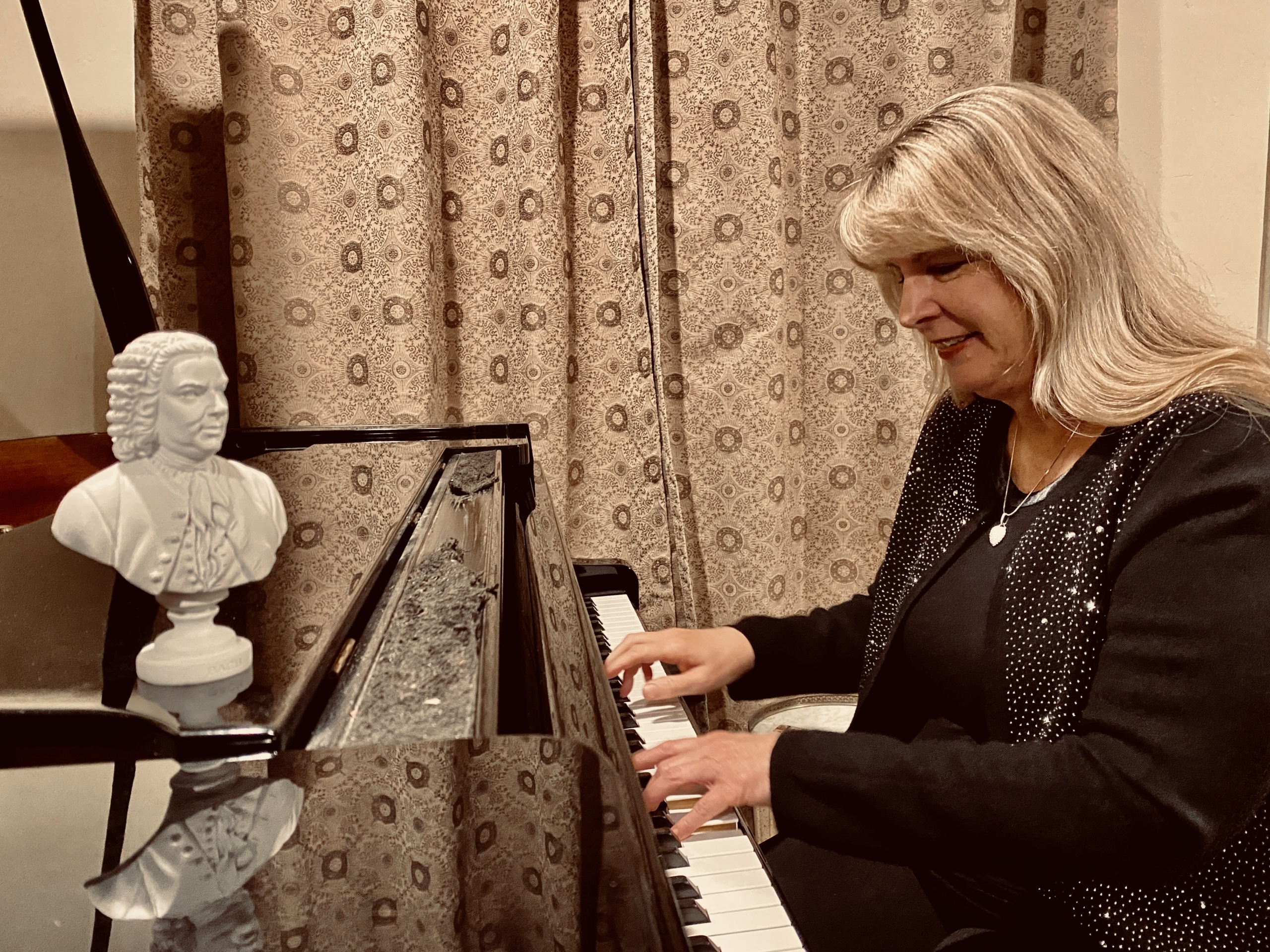 Bio - Nancy Coto Piano