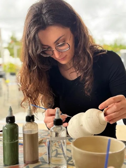 Peinture sur céramique Nantes – Atelier à la guinguette avec Gwen