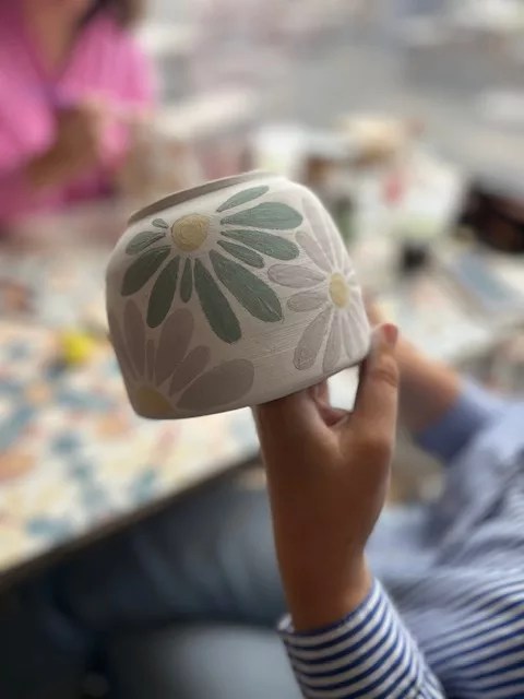 Peinture sur céramique Nantes – Atelier à la guinguette avec Gwen