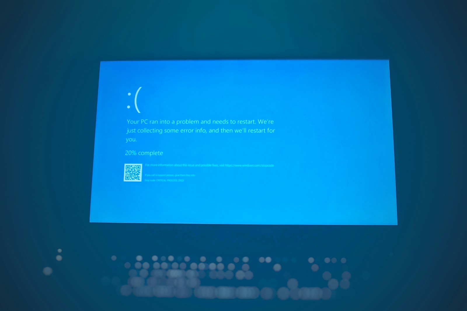 Computer monitor with error
