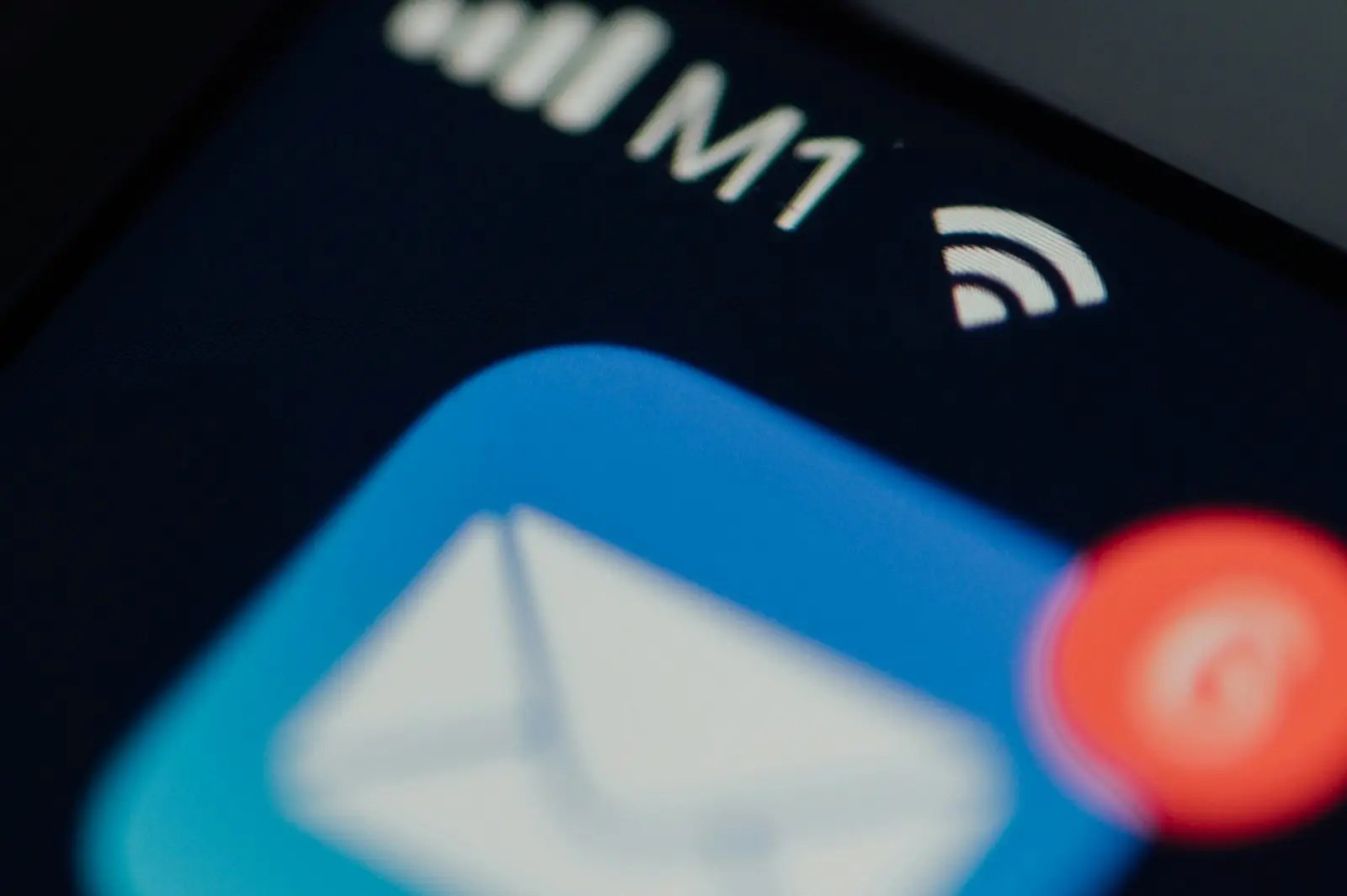 Smartphone with mail notifications