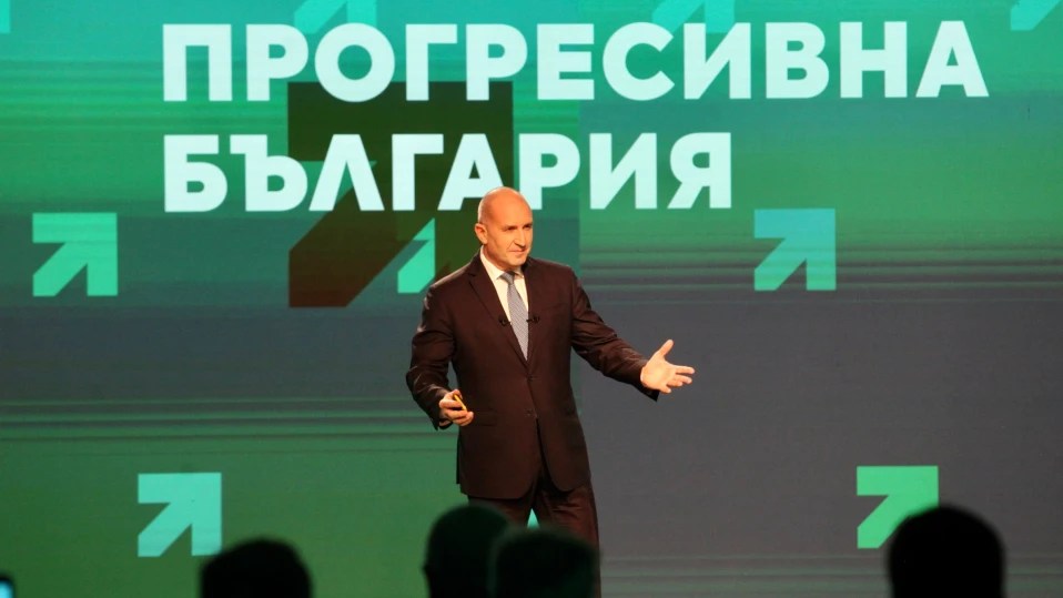 Страшно е! Румен Радев води с 42%