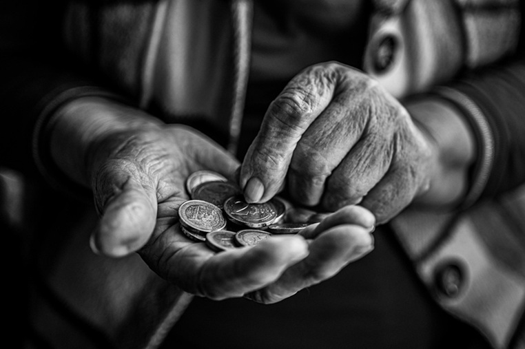 Драма с пенсиите на 810 000 българи