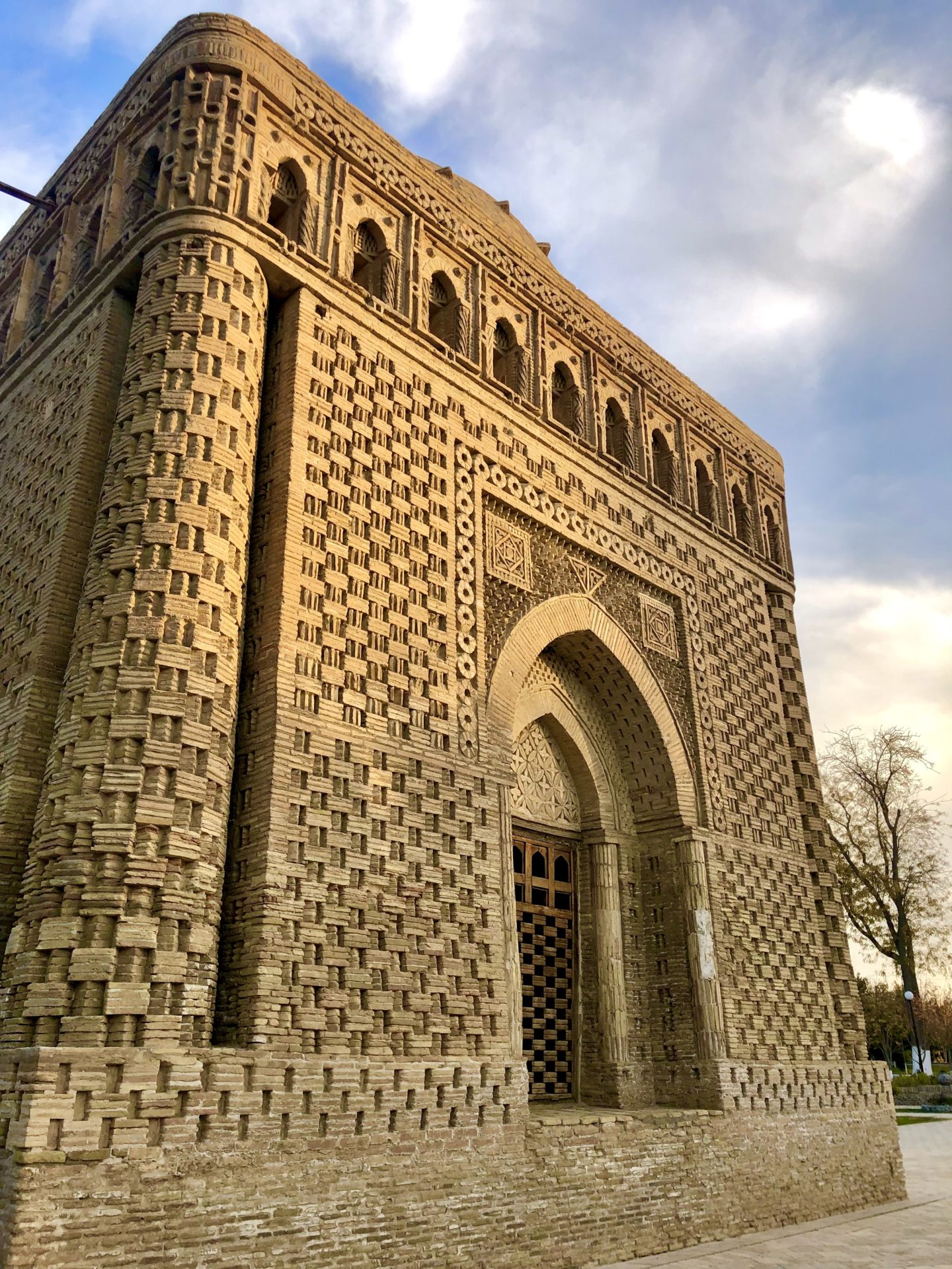Ismoil Somoni Mausoleum in Bukhara, Uzbekistan - NassPacker