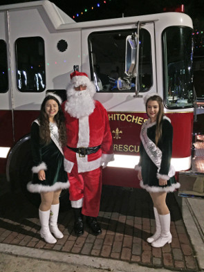 Santa comes to Natchitoches, parks sleigh at Fire Department