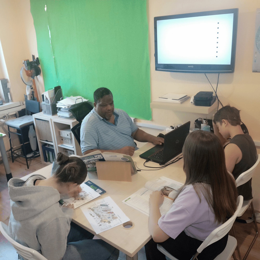 A group of Native 1 students enjoying their English lesson with Jon Williams.