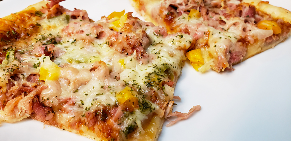 Cheesy BBQ Pulled Pork Pizza
