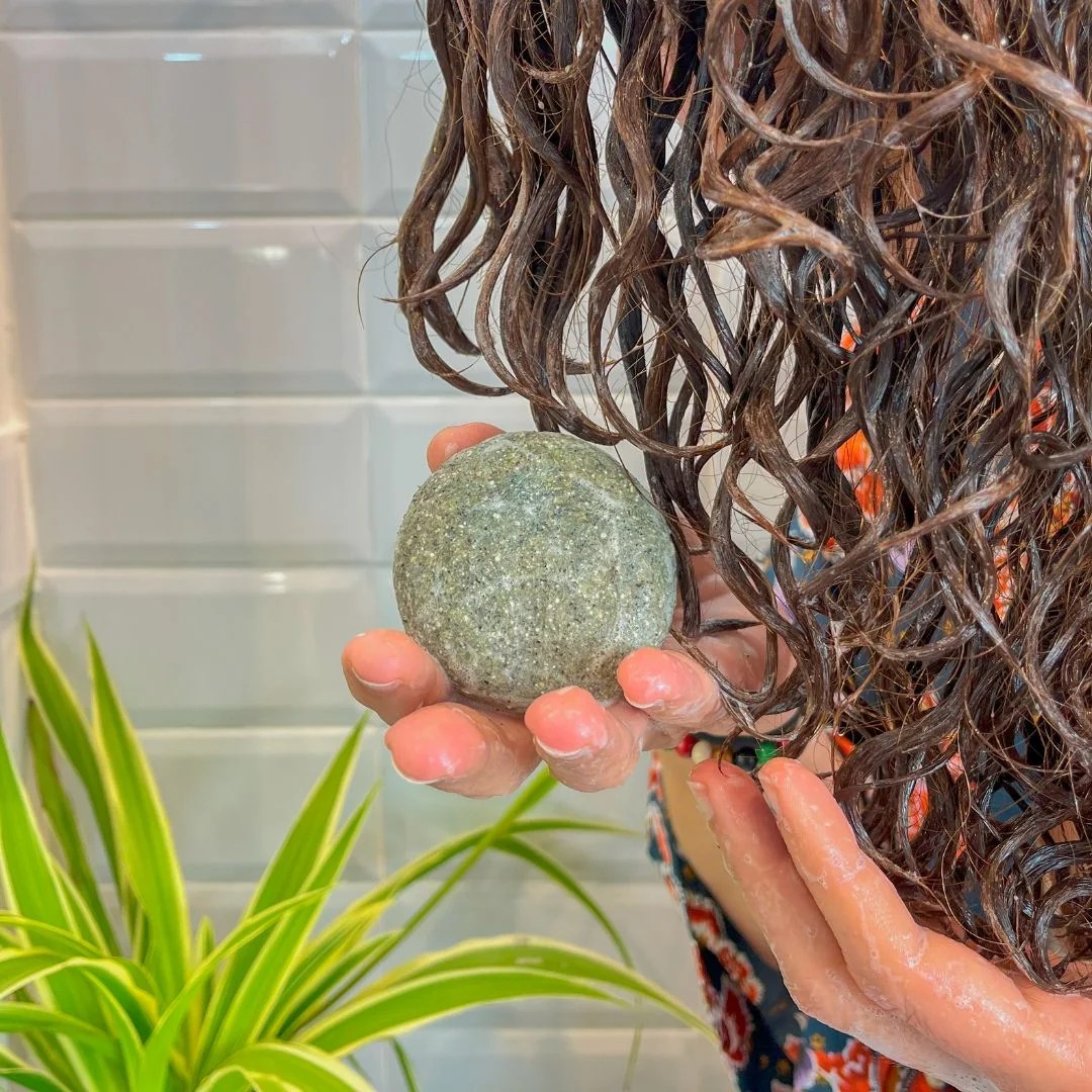 Champú sólido de romero natural – Anticaspa y regulador del sebo