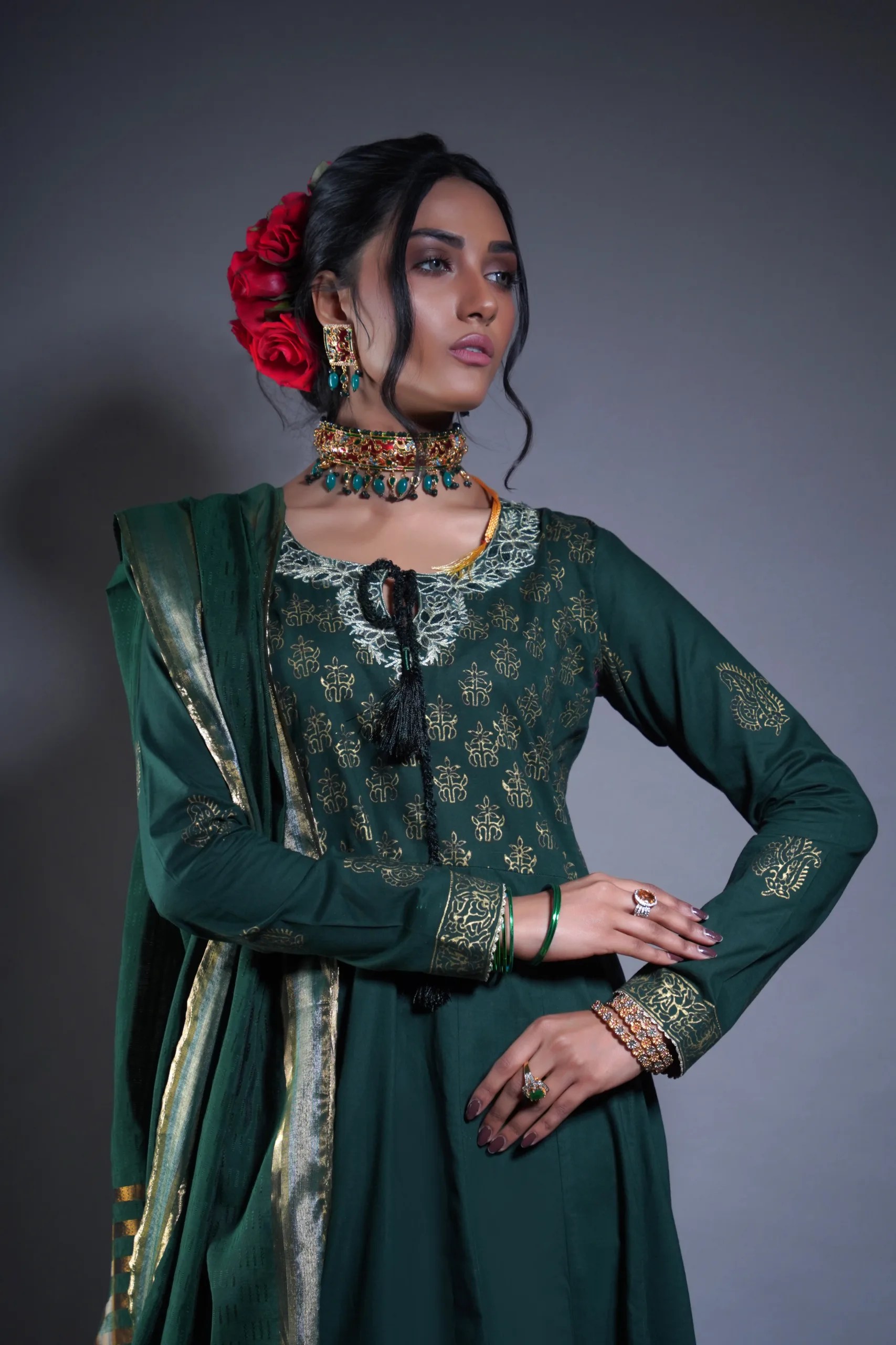 green emerald velvet dress Sparkly Green Ball Gowns Gold Lace Appliqued Wedding Dresses with Slee –  Viniodress main image 1