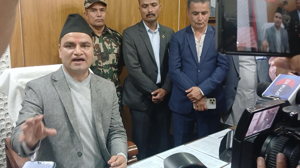 नवनियुक्त स्वास्थ्यमन्त्री पौडेलद्वारा पदभार ग्रहण