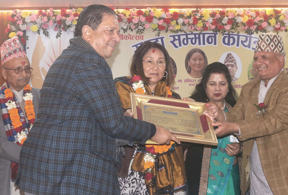 उपसभामुख इन्दिरा राना समाजसेवा चेतना पुरस्कारबाट सम्मानित