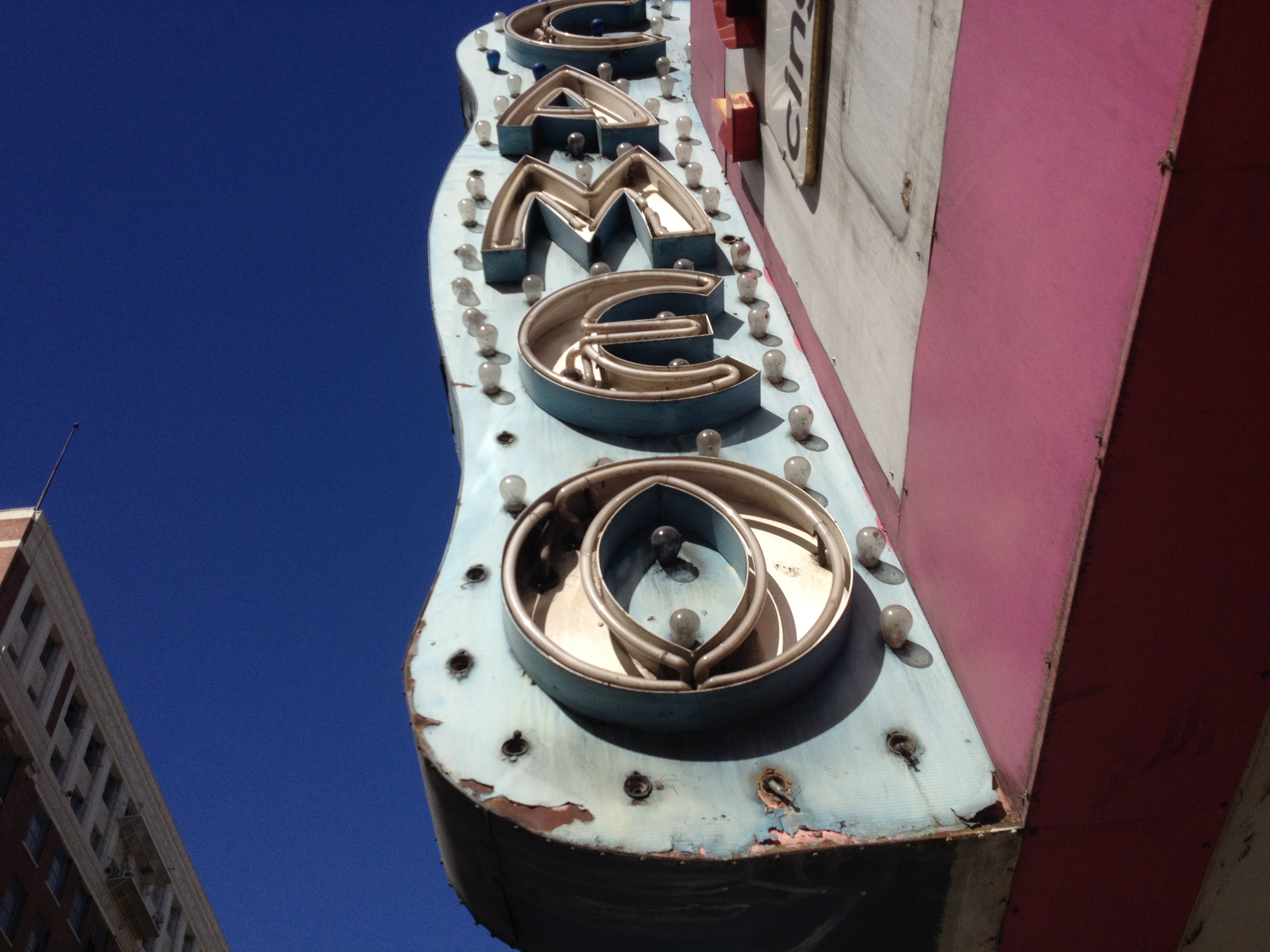 En Broadway, la calle de los antiguos cines de Los Ángeles