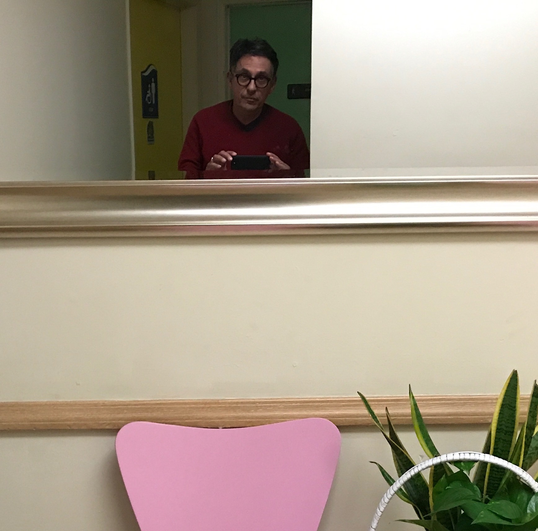 Selfie en un baño de restaurante chino en LA