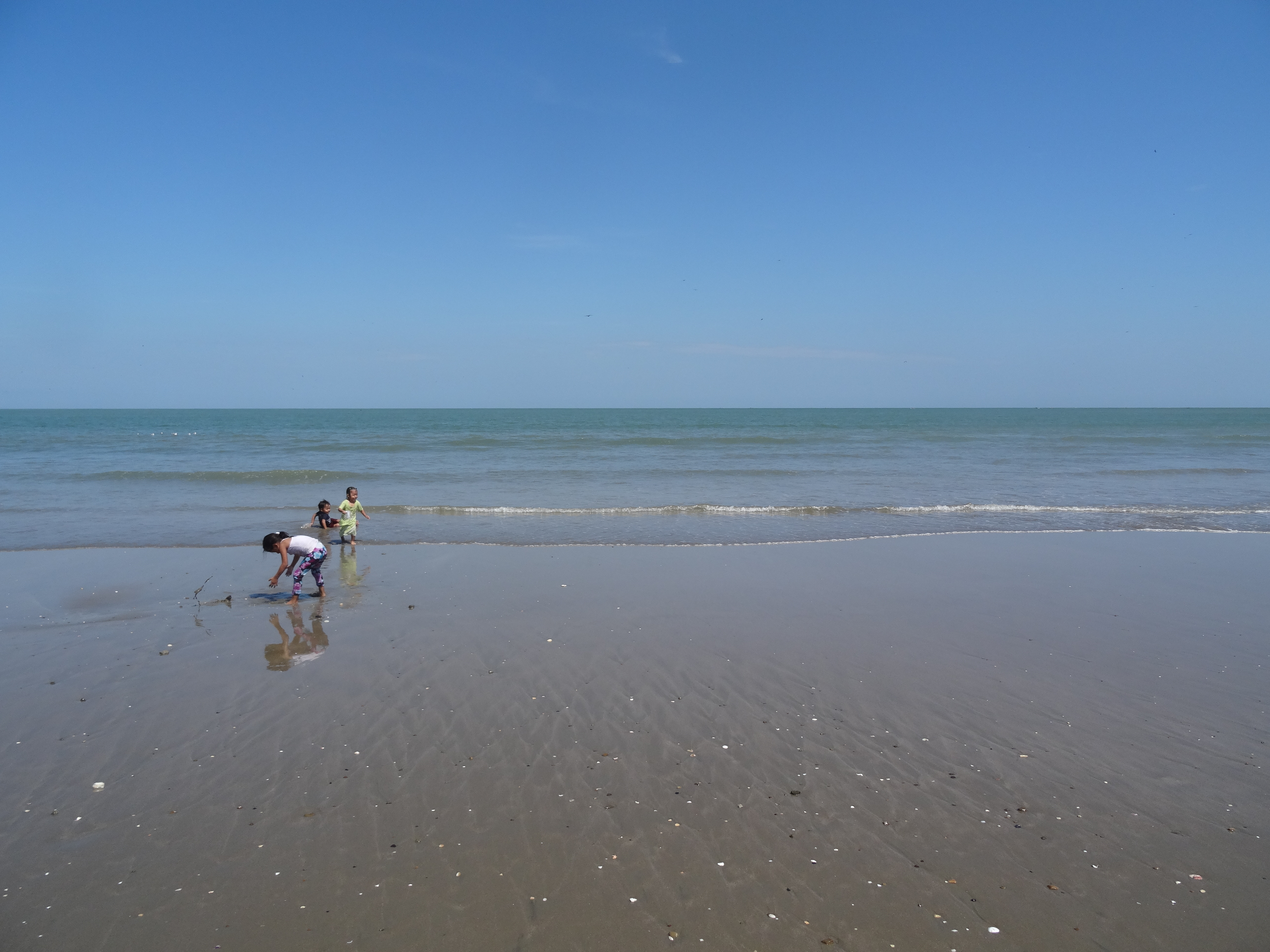Playas, enfants au bord de l'eau