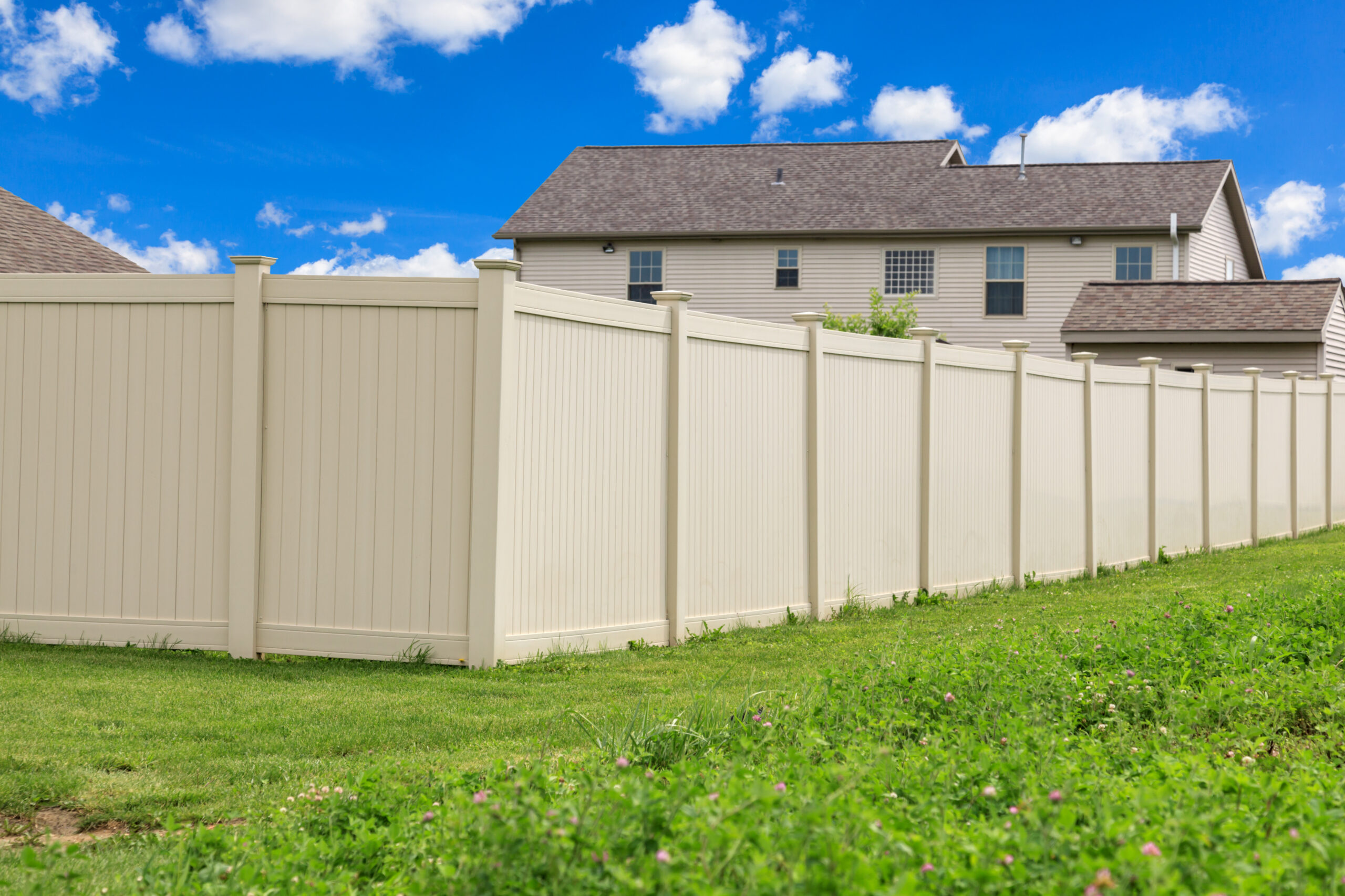 tan vinyl fence