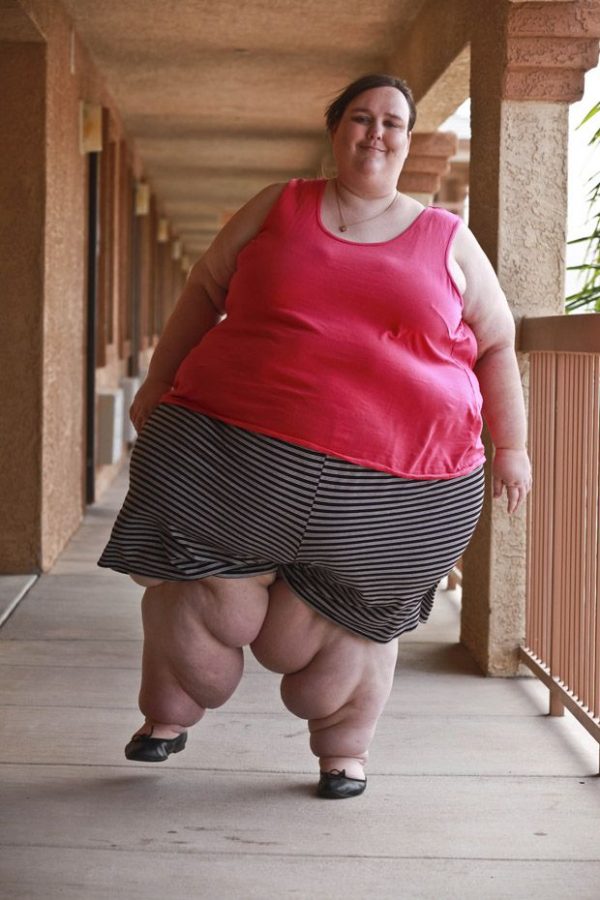 La 49 de ani, terri smith, cea mai grasă femeie din lume, stă toată ziua în pat, pe spate şi asta pentru că nu este capabilă nici măcar să se întoarcă singură pe o din cauza artritei, americanca nu a mai putut să umble normal de la 32 de ani, folosind o perioadă un scaun cu rotile. Vrea Sa Devina Cea Mai Grasa Femeie Din Lume Neataiasi Ro Cafeaua Ta De Dimineata Iasi