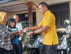 Gelar Reses, Eddy Iskandar Bagikan Tiga Unit Sepeda Motor untuk Warga di Pangkalpinang