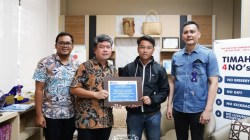 Ringankan Beban Keluarga, PT Timah Bantu Biaya Pengobatan Ropianti Korban Salah Sasaran Penyiraman Air Keras