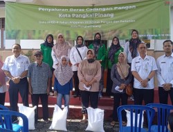 Bantu Masyarakat, 350 Keluarga di Kecamatan Gabek Terima Bantuan Beras dari Pemkot Pangkalpinang