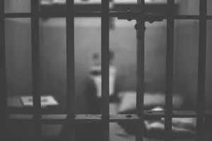 A prisión hombre acusado de enviar amenazas por correo electrónico al Departamento de Justicia