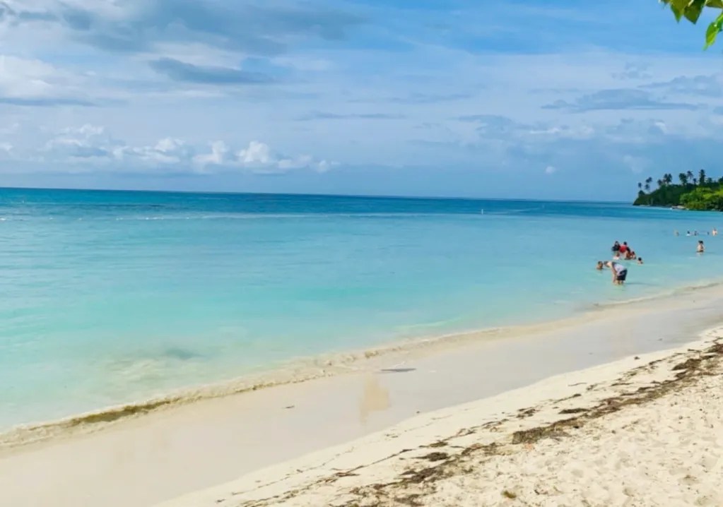 Hombre muere tras sufrir percance de salud en la playa