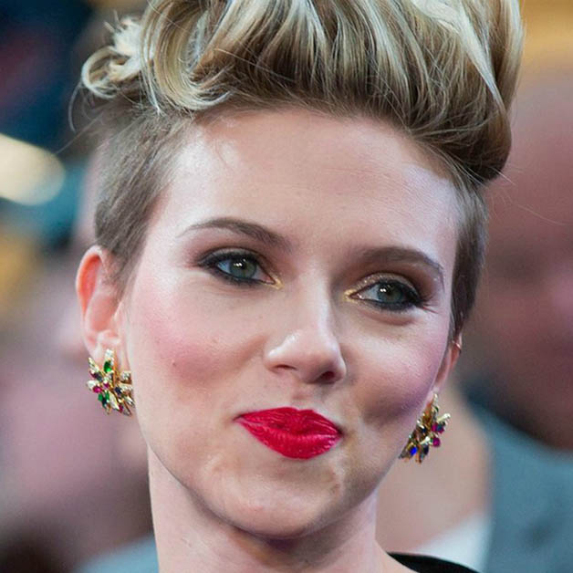 Taglio capelli corto e femminile · alessandra ambrosio con taglio lungo · amanda seyfried capelli scalati · angelina jolie capelli mossi · capelli lunghi e ricci . I Tagli Capelli Corti Per Il 2020 Nelvia Hair Contouring